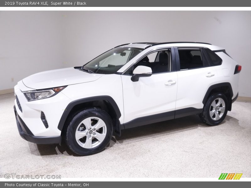 Super White / Black 2019 Toyota RAV4 XLE