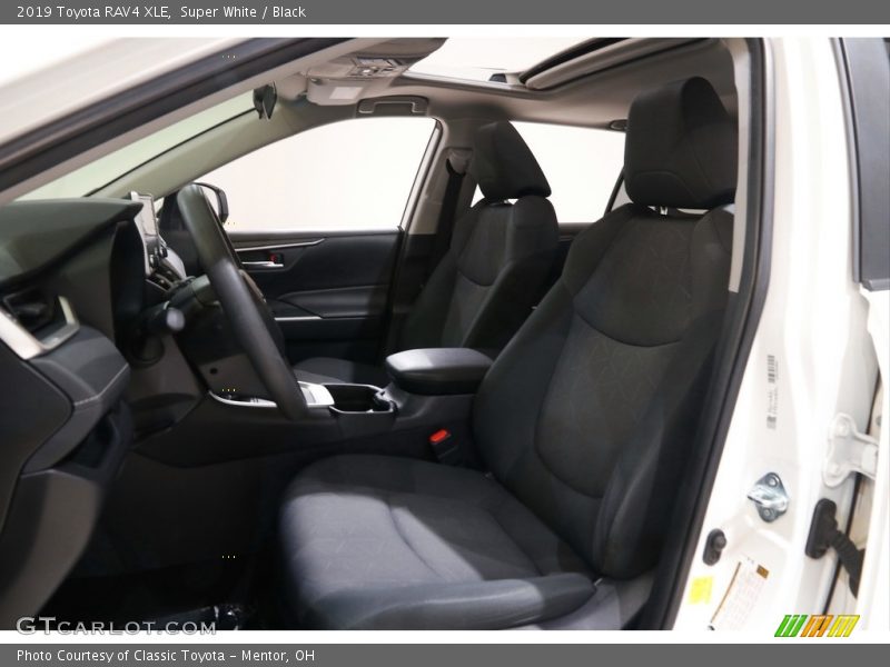 Super White / Black 2019 Toyota RAV4 XLE