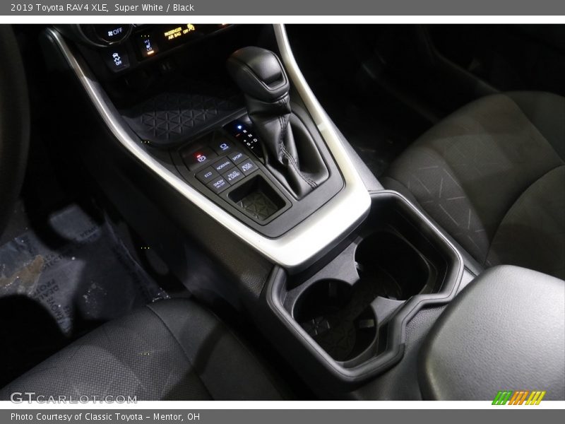 Super White / Black 2019 Toyota RAV4 XLE
