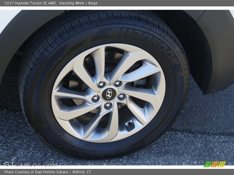 Dazzling White / Beige 2017 Hyundai Tucson SE AWD