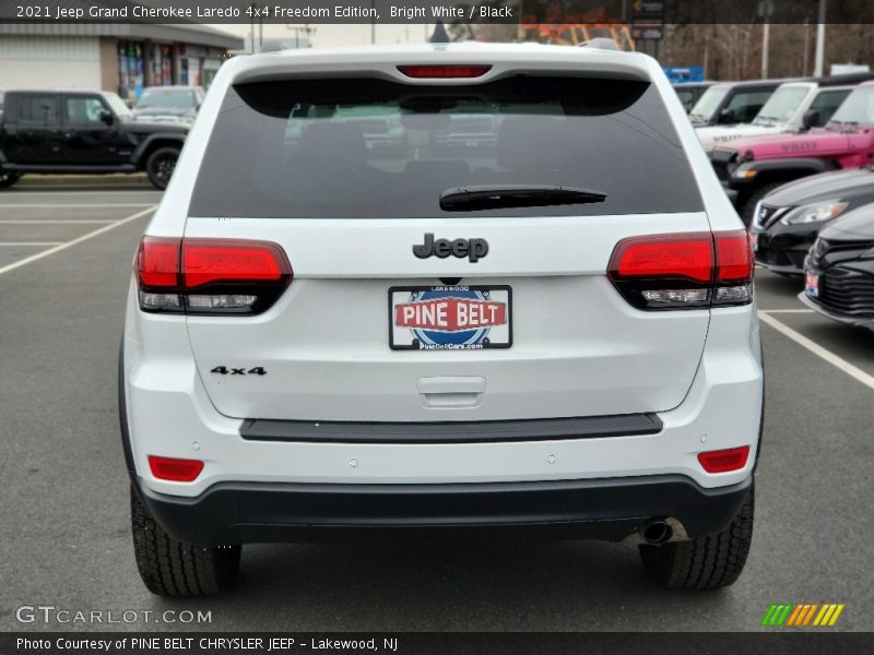 Bright White / Black 2021 Jeep Grand Cherokee Laredo 4x4 Freedom Edition