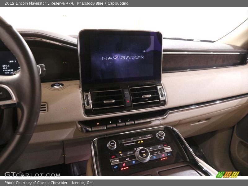 Controls of 2019 Navigator L Reserve 4x4