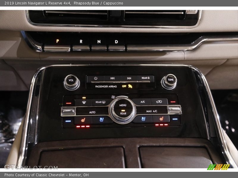 Controls of 2019 Navigator L Reserve 4x4