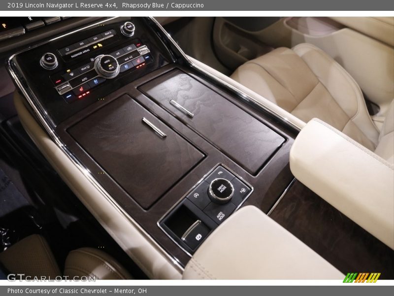 Controls of 2019 Navigator L Reserve 4x4
