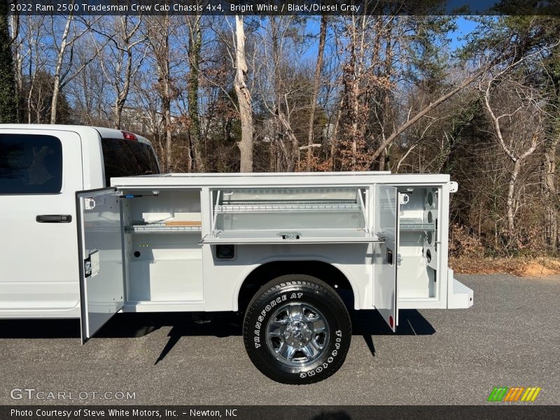 Bright White / Black/Diesel Gray 2022 Ram 2500 Tradesman Crew Cab Chassis 4x4