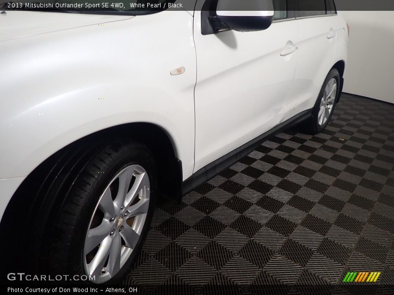 White Pearl / Black 2013 Mitsubishi Outlander Sport SE 4WD