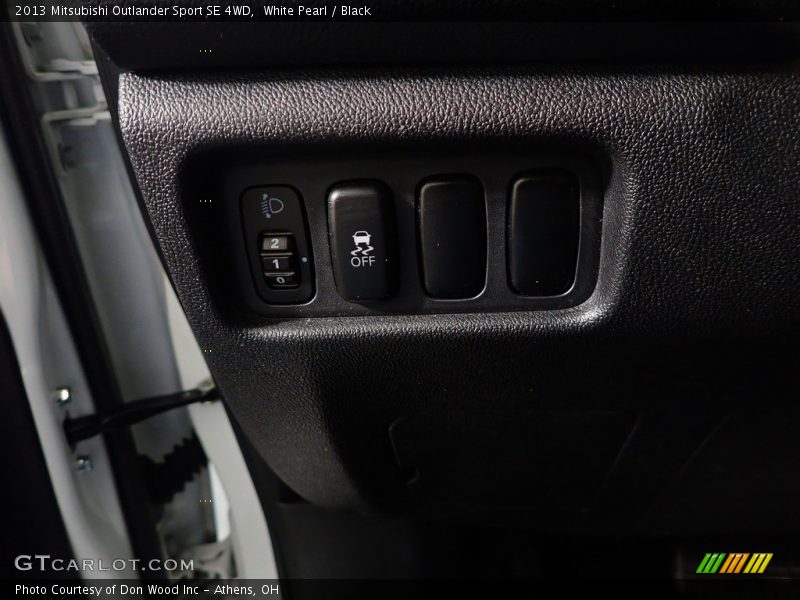 White Pearl / Black 2013 Mitsubishi Outlander Sport SE 4WD
