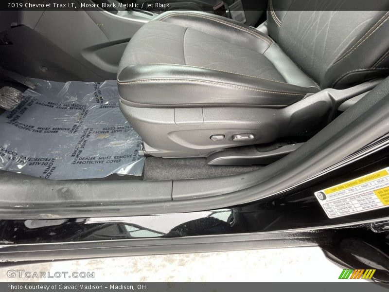 Mosaic Black Metallic / Jet Black 2019 Chevrolet Trax LT