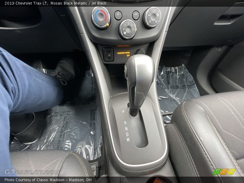 Mosaic Black Metallic / Jet Black 2019 Chevrolet Trax LT