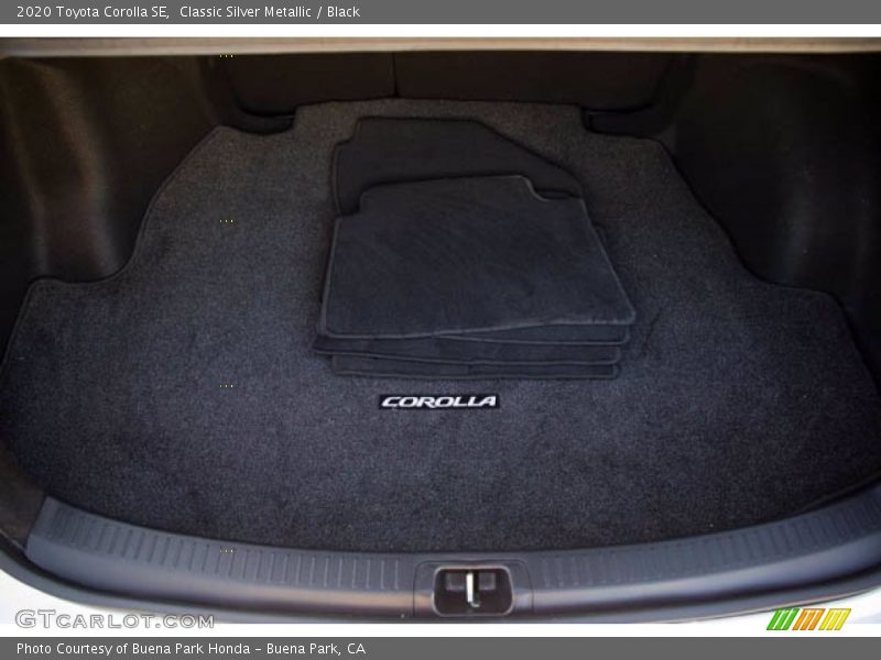 Classic Silver Metallic / Black 2020 Toyota Corolla SE