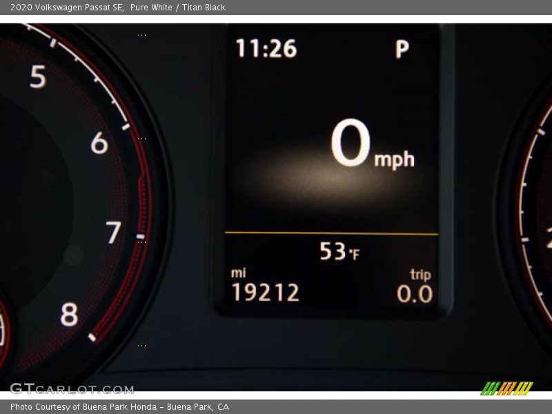 Pure White / Titan Black 2020 Volkswagen Passat SE