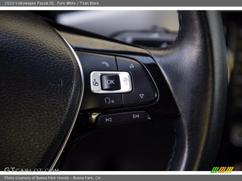 Pure White / Titan Black 2020 Volkswagen Passat SE