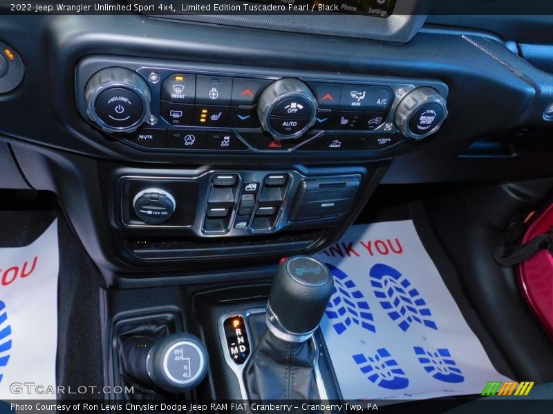 Controls of 2022 Wrangler Unlimited Sport 4x4