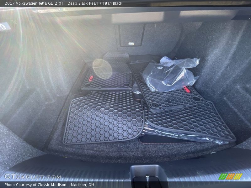 Deep Black Pearl / Titan Black 2017 Volkswagen Jetta GLI 2.0T