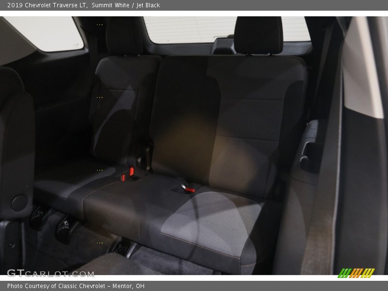 Summit White / Jet Black 2019 Chevrolet Traverse LT