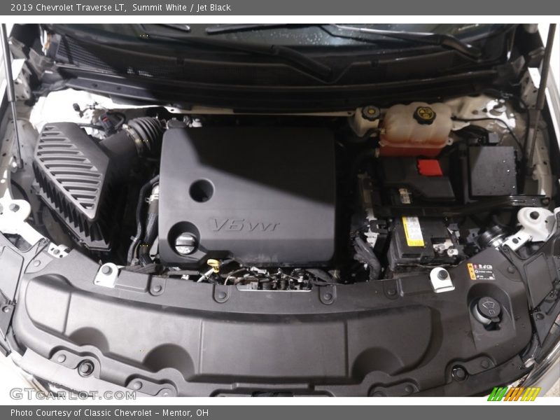 Summit White / Jet Black 2019 Chevrolet Traverse LT
