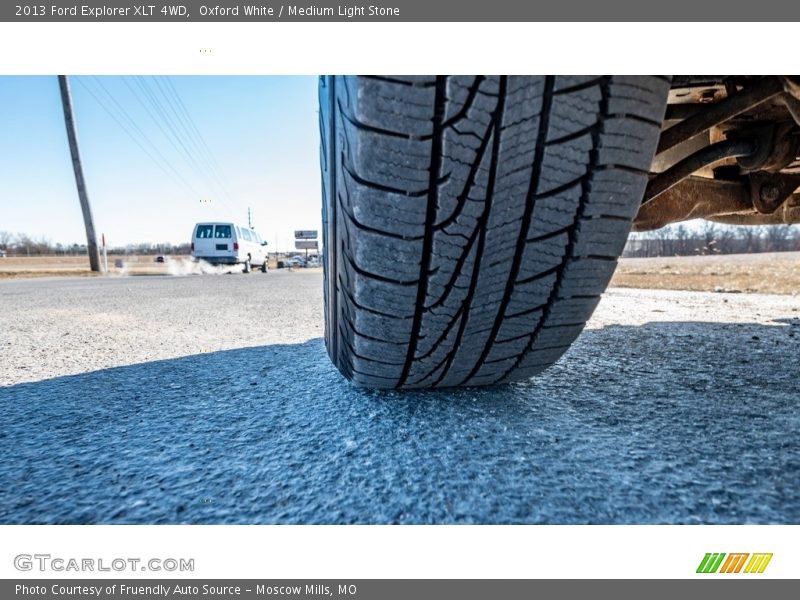 Oxford White / Medium Light Stone 2013 Ford Explorer XLT 4WD