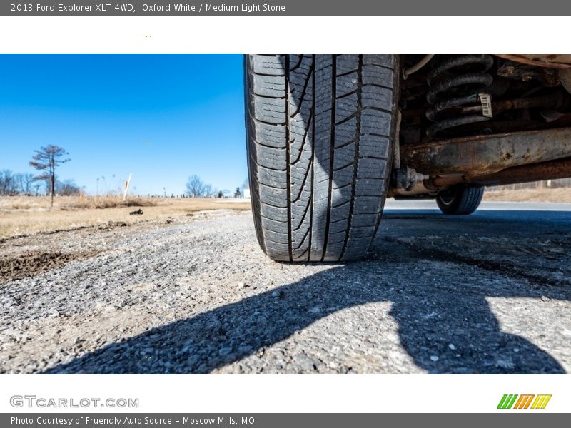 Oxford White / Medium Light Stone 2013 Ford Explorer XLT 4WD