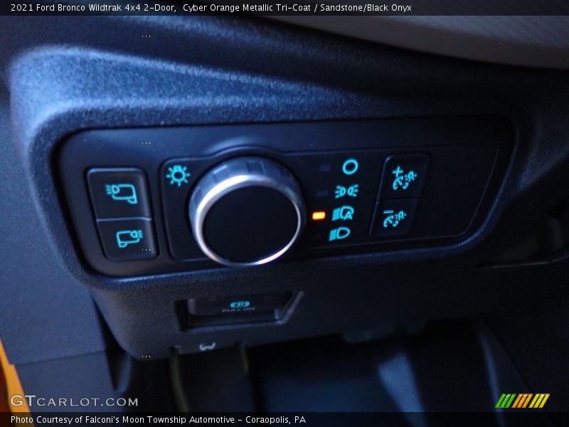 Cyber Orange Metallic Tri-Coat / Sandstone/Black Onyx 2021 Ford Bronco Wildtrak 4x4 2-Door