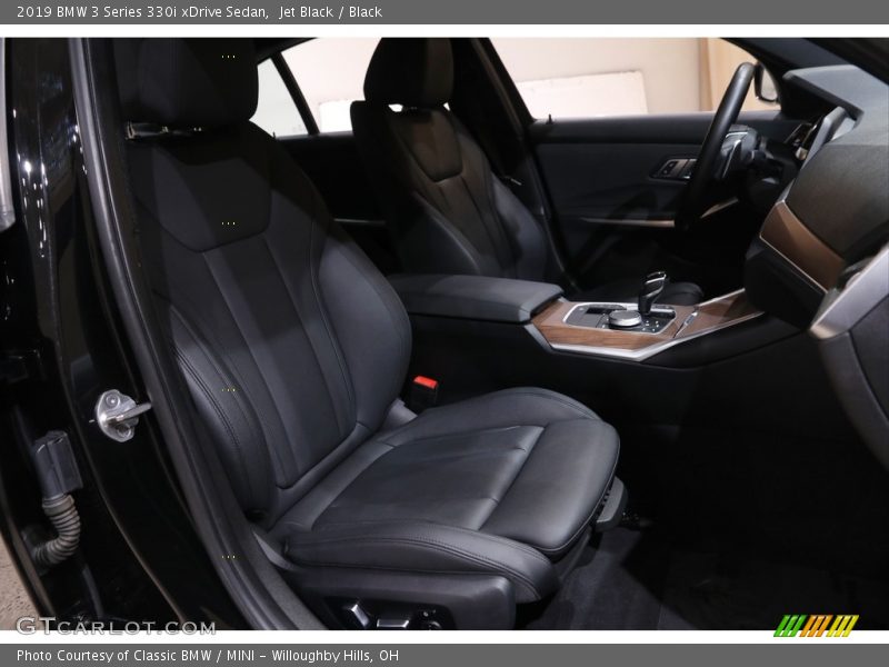 Jet Black / Black 2019 BMW 3 Series 330i xDrive Sedan