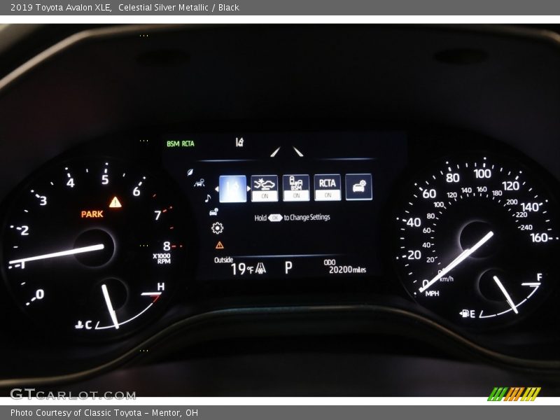 Celestial Silver Metallic / Black 2019 Toyota Avalon XLE