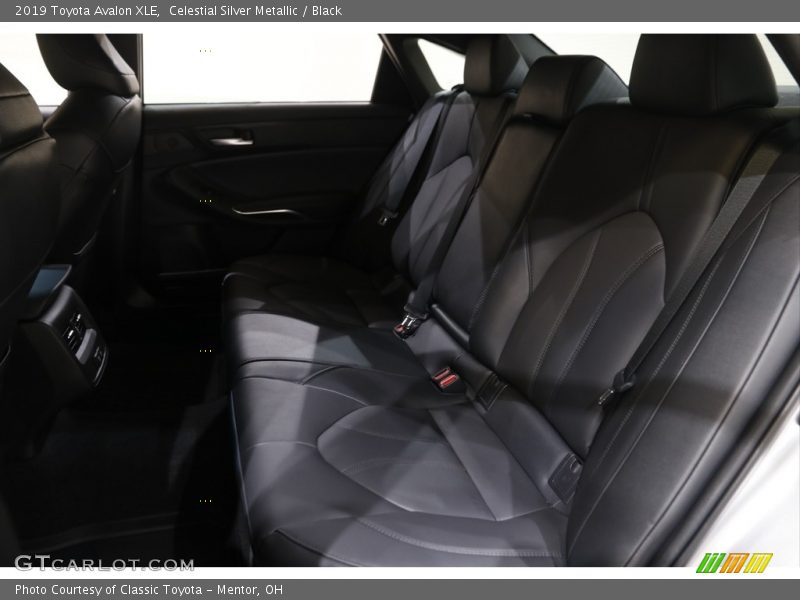 Celestial Silver Metallic / Black 2019 Toyota Avalon XLE