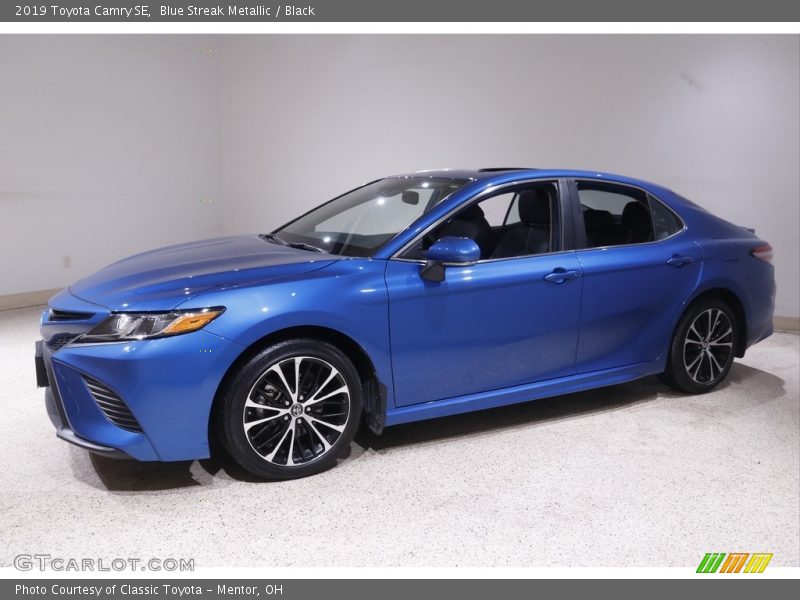 Blue Streak Metallic / Black 2019 Toyota Camry SE