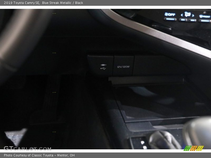 Blue Streak Metallic / Black 2019 Toyota Camry SE