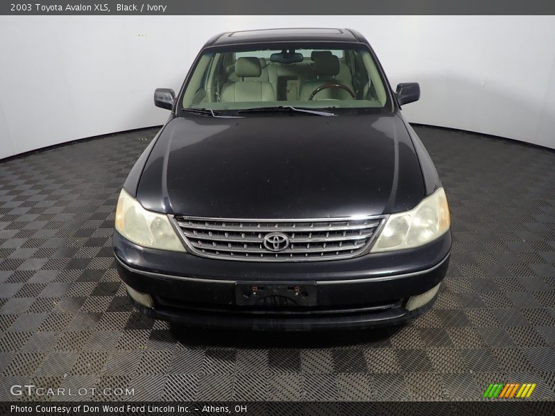 Black / Ivory 2003 Toyota Avalon XLS