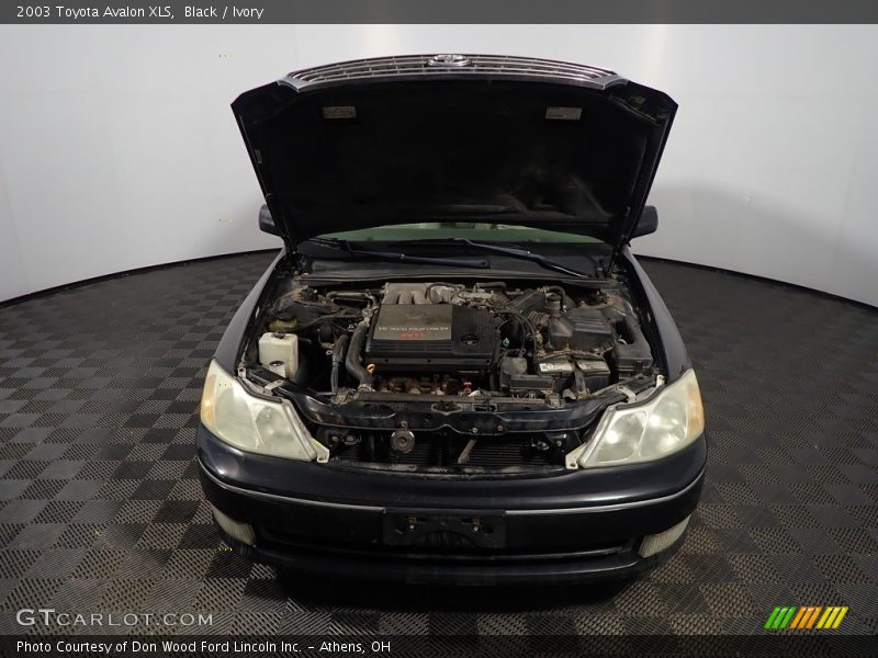 Black / Ivory 2003 Toyota Avalon XLS