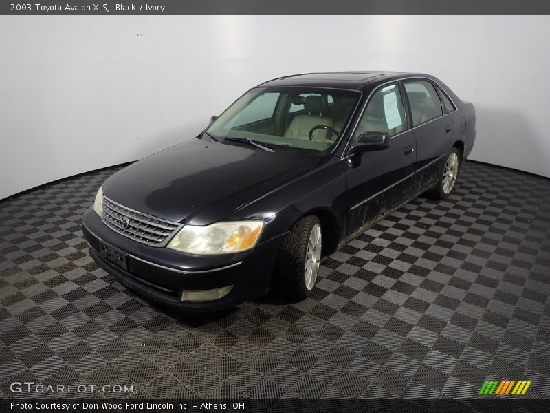 Black / Ivory 2003 Toyota Avalon XLS