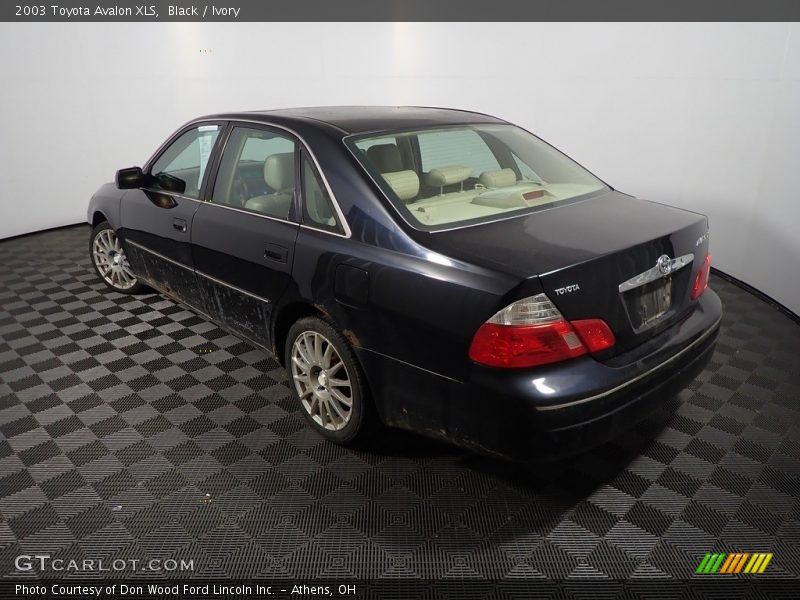 Black / Ivory 2003 Toyota Avalon XLS