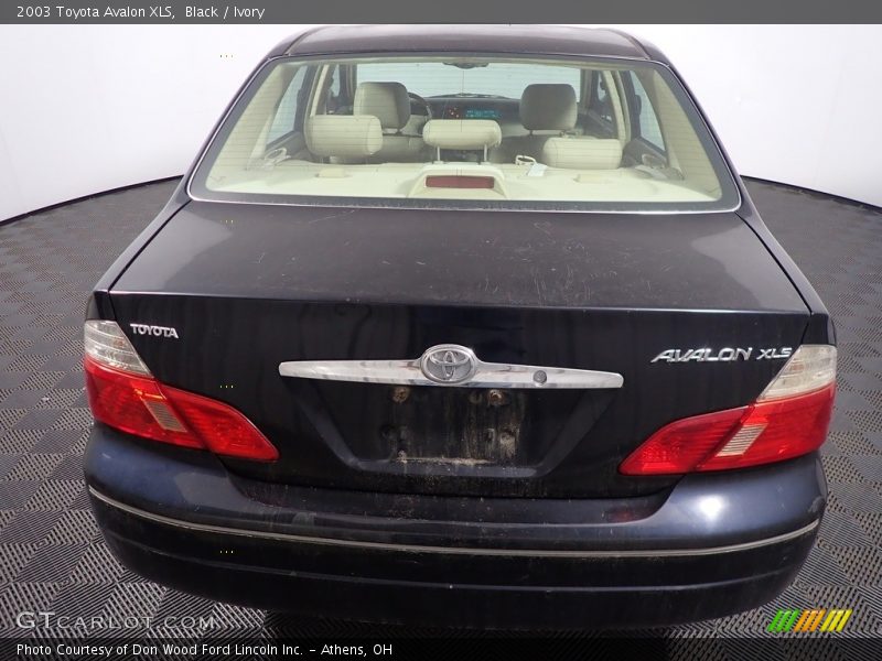 Black / Ivory 2003 Toyota Avalon XLS