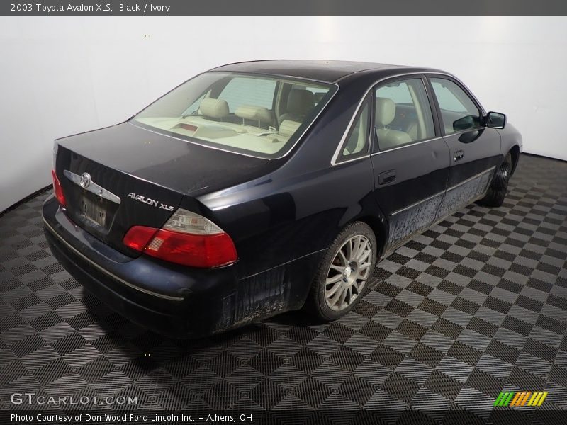 Black / Ivory 2003 Toyota Avalon XLS
