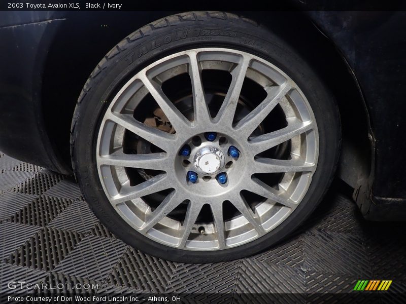 Black / Ivory 2003 Toyota Avalon XLS