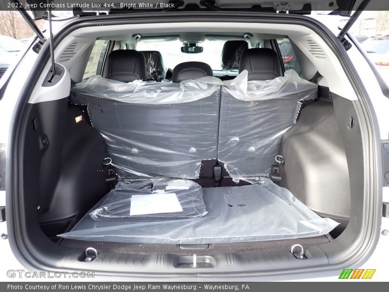 Bright White / Black 2022 Jeep Compass Latitude Lux 4x4