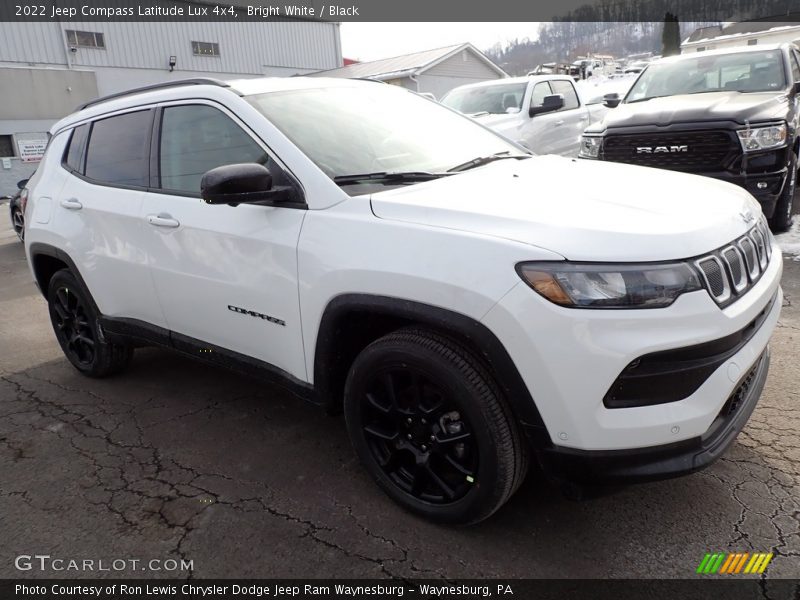 Bright White / Black 2022 Jeep Compass Latitude Lux 4x4