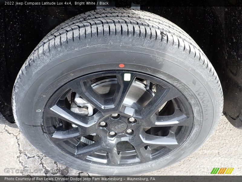 Bright White / Black 2022 Jeep Compass Latitude Lux 4x4