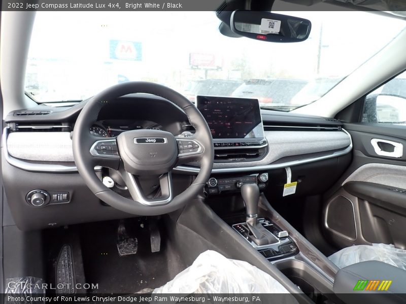 Bright White / Black 2022 Jeep Compass Latitude Lux 4x4
