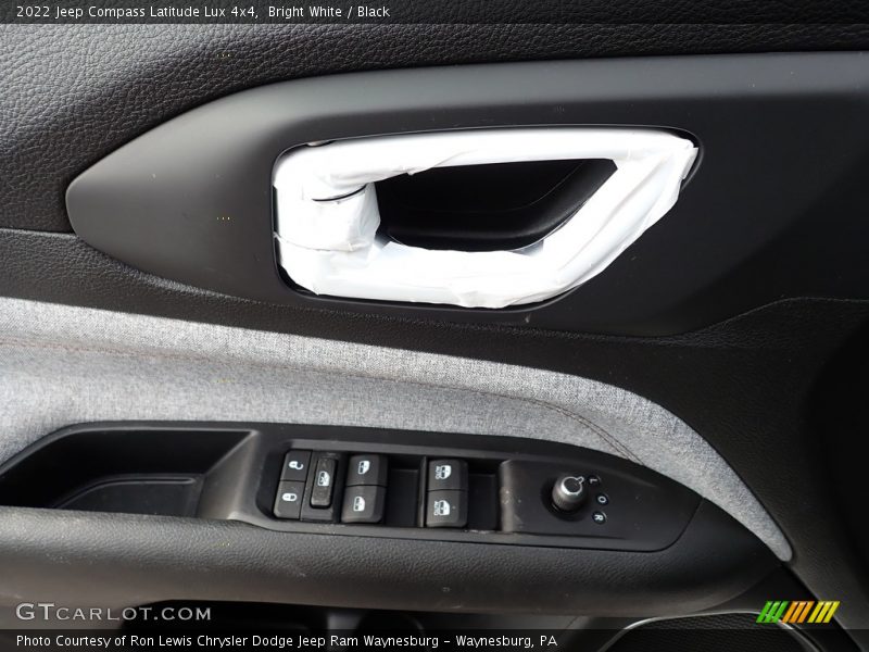 Bright White / Black 2022 Jeep Compass Latitude Lux 4x4