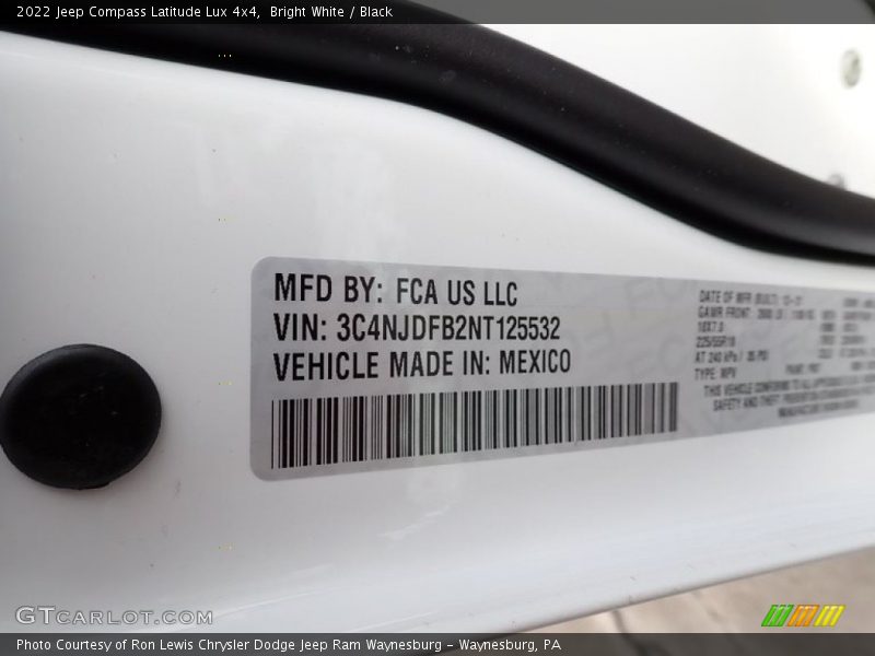 Bright White / Black 2022 Jeep Compass Latitude Lux 4x4