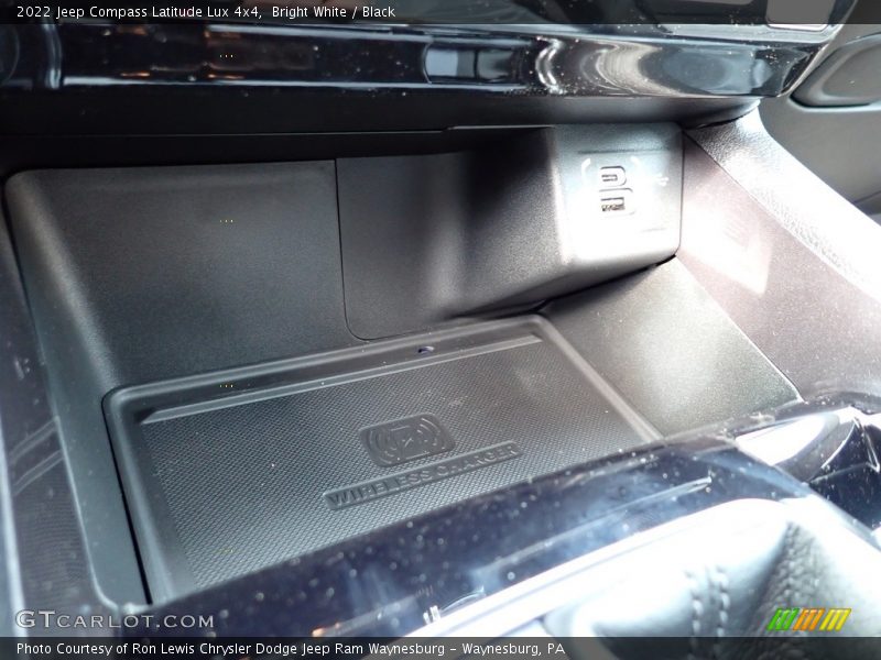 Bright White / Black 2022 Jeep Compass Latitude Lux 4x4