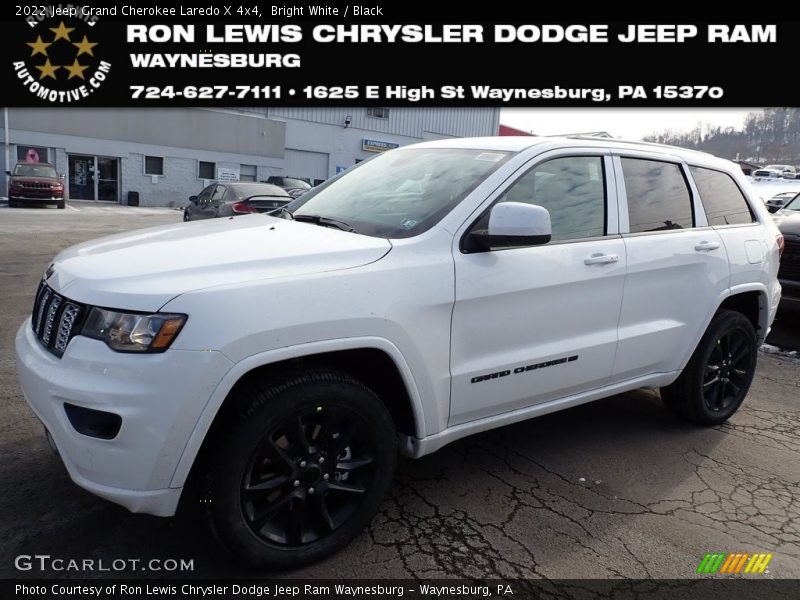 Bright White / Black 2022 Jeep Grand Cherokee Laredo X 4x4