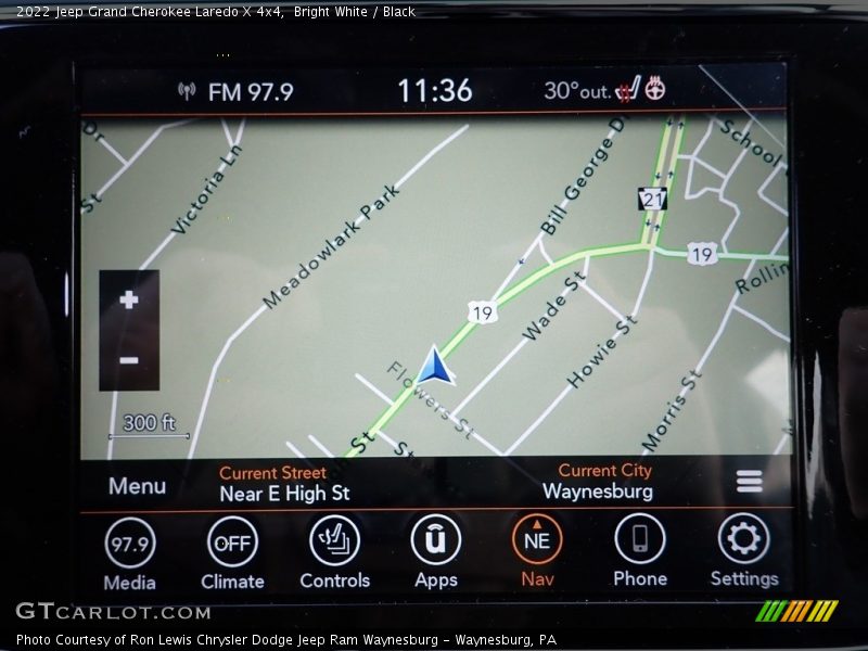 Bright White / Black 2022 Jeep Grand Cherokee Laredo X 4x4