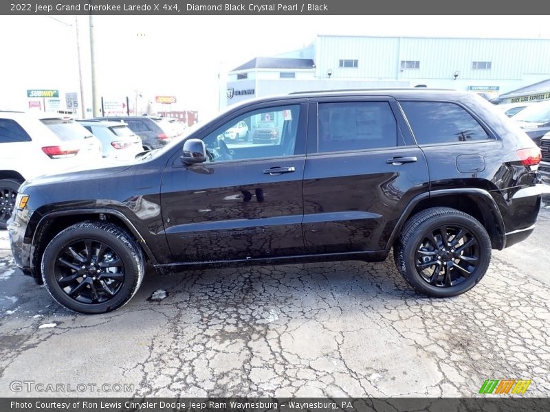 Diamond Black Crystal Pearl / Black 2022 Jeep Grand Cherokee Laredo X 4x4