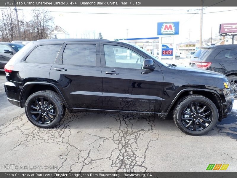 Diamond Black Crystal Pearl / Black 2022 Jeep Grand Cherokee Laredo X 4x4