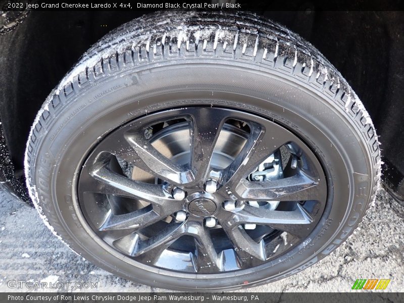 Diamond Black Crystal Pearl / Black 2022 Jeep Grand Cherokee Laredo X 4x4