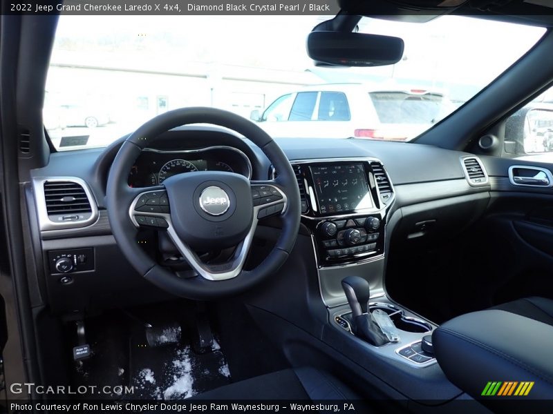 Diamond Black Crystal Pearl / Black 2022 Jeep Grand Cherokee Laredo X 4x4