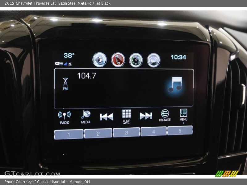 Satin Steel Metallic / Jet Black 2019 Chevrolet Traverse LT