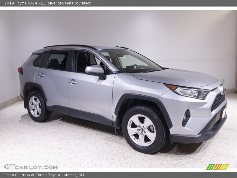 Silver Sky Metallic / Black 2019 Toyota RAV4 XLE